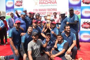 Mohammad Kaif & Reetinder Singh Sodhi grace the finals of the 11th Manav Rachna Corporate Cricket Challenge Cup