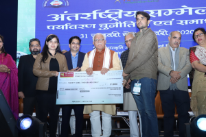 Sh. Manohar Lal, CM of Haryana recognizes youth and environmentalists at the second day of the International Conference on ‘Environmental Challenges and Solutions’